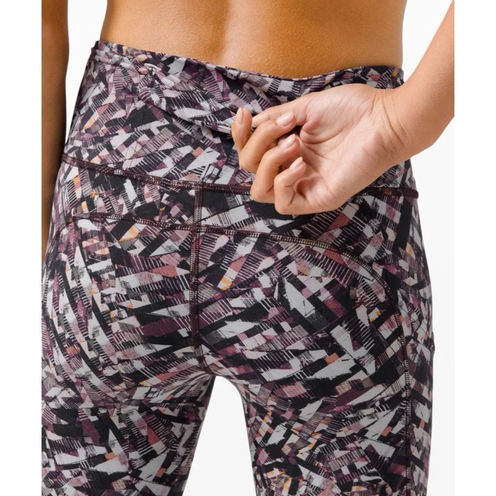Lululemon Fast and Free‎ High Rise Cropped Leggings Size 6 Kaleidoscopic Pink
